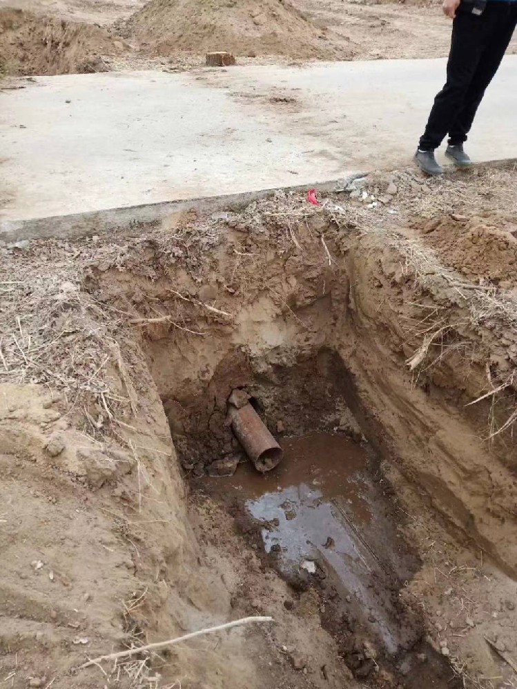 启东过路横向打孔放铁管子